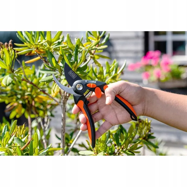 nozyce-reczne-blackanddecker-215-cm-dlugosc-robocza-22-cm