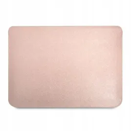 pokrowiec-do-macbook-14-guess-saffiano-triangle-logo-rozowy