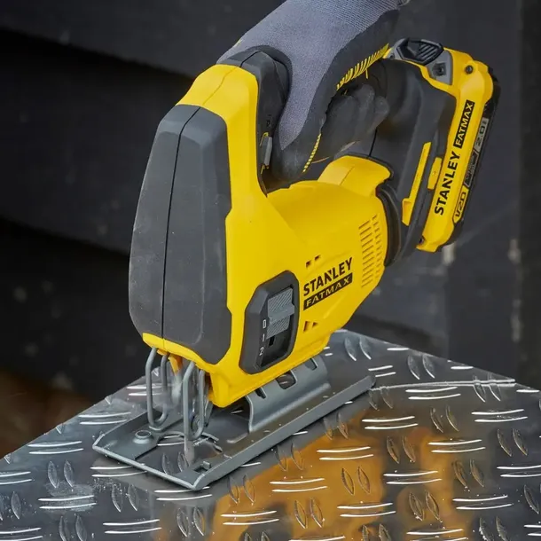stanley-wyrzynarka-18v-v20-sfmcs600b-skok-brzeszczotu-19-mm