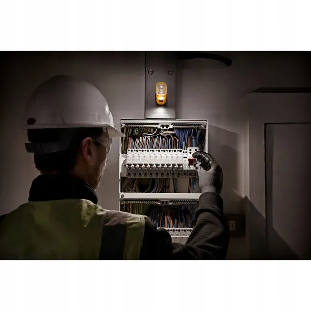 dewalt-latarka-led-usb-dcl183-kod-producenta-dcl183-stan-nowy