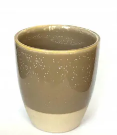 kubek-brazowy-kropki-w-srodku