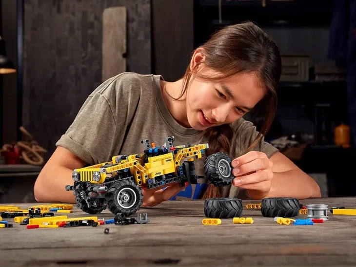 lego-technics-samochod-terenowy-jeep-wrangler-auto-liczba-elementow-665