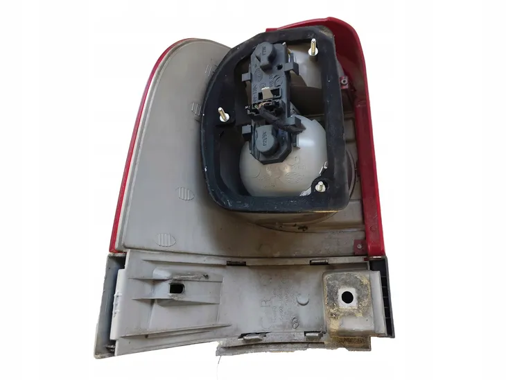 lampa-tylna-jakosc-czesci-zgodnie-z-gvo-q-oryginal-z-logo-producenta-czesci-oem-oes