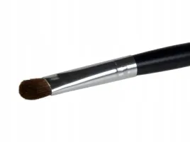 profesjonalny-pedzel-do-nakladania-cieni