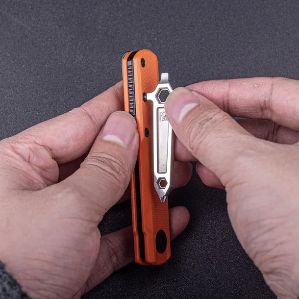 multitool-6-in-1-multi-function-screwdriver-set-by-poltergeist-works-liczba-dodatkowych-narzedzi-6