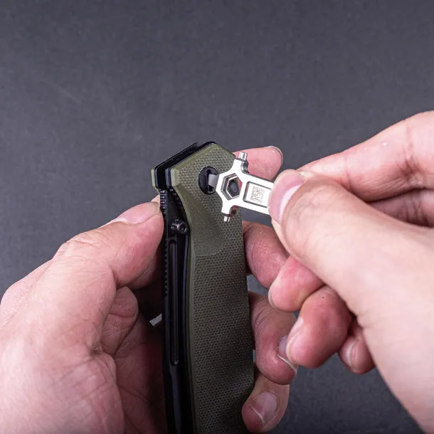 multitool-6-in-1-multi-function-screwdriver-set-by-poltergeist-works-narzedzia-srubokret-krzyzakowy-srubokret-plaski