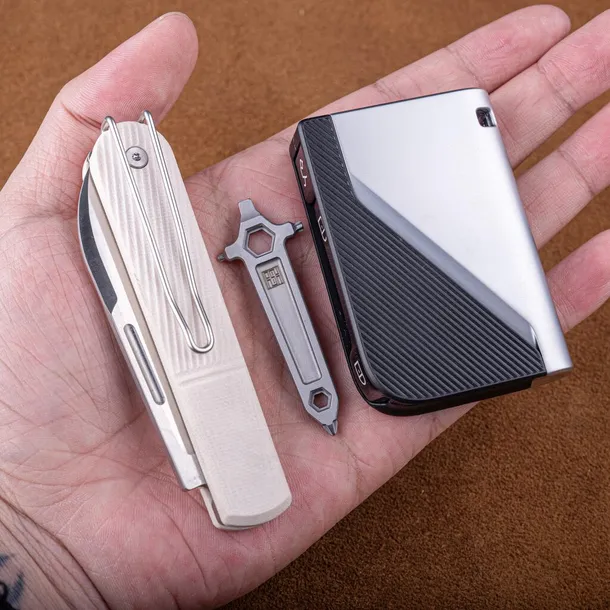 multitool-6-in-1-multi-function-screwdriver-set-by-poltergeist-works-marka-inna-marka