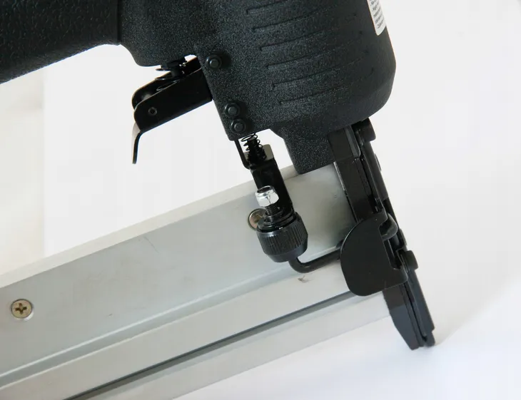 zszywacz-gwozdziarka-sztyfciarka-ottensten-4pro-2w1-zszywki-90-gwozdzie-12-stan-nowy-zasilanie-pneumatyczne