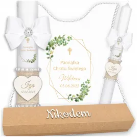 swieca-na-chrzest-biala-szatka-pudelko-imie