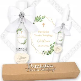 swieca-na-chrzest-biala-szatka-pudelko