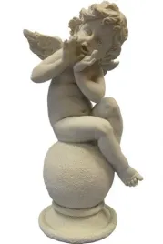 aniol-siedzacy-na-kuli-30x55cm