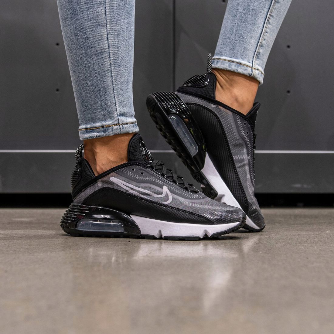 BUTY DAMSKIE NIKE AIR MAX 2090 CK2612 CZARNE LATO