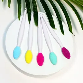 silikonowa-szczoteczka-do-peelingu-i-masazu-ust-yeye