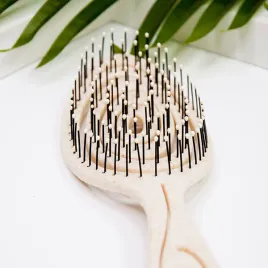 szczotka-bio-spiralna-do-wlosow-biodegradowalna-yeye-bezowy