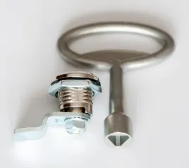 zamek-ryglowy-cwierc-obrotowy-na-trojkat-t-7-mm-m16-20-2-25