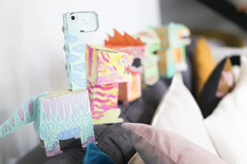 cube-head-model-brontosaurus-material-karton-papier