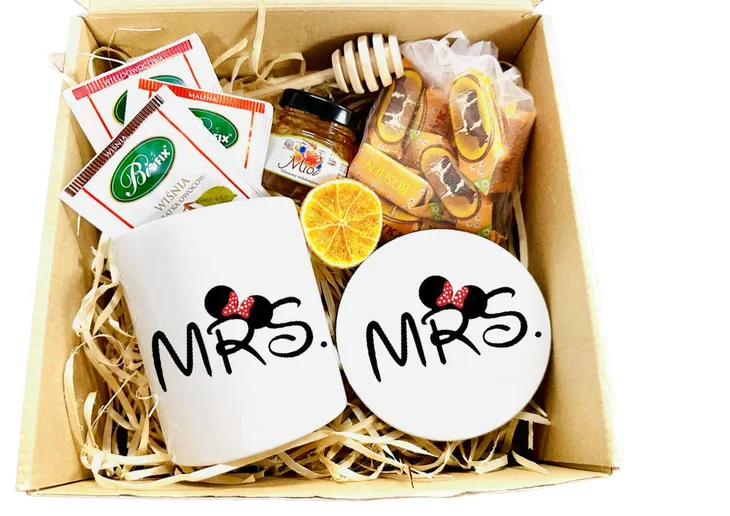 zestaw-xl-na-dzien-kobiet-kubek-herbata-prezent-kosz-prezentowy-box-okazja-upominek-uniwersalny-stan-nowy