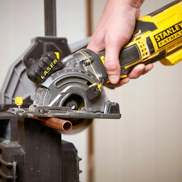 stanley-pilarka-multi-650w-89mm-kufer-praca-z-szyna-prowadzaca-nie