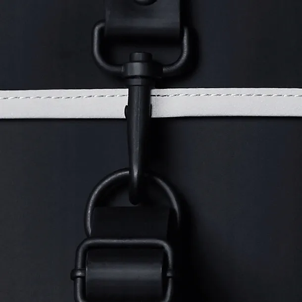 plecak-szkolny-rains-backpack-black-reflective-cechy-dodatkowe-z-klapa