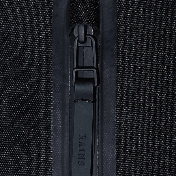 plecak-szkolny-rains-backpack-black-reflective-material-dominujacy-poliester