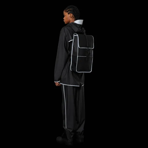 plecak-szkolny-rains-backpack-black-reflective-wielkosc-duza-mieszczaca-a4