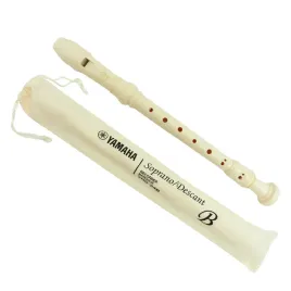 flet-prosty-sopranowy-yamaha-yrs-24b-plastikowy-barok