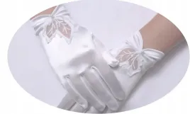 eleganckie-biale-rekawiczki-komunijne-dla-dziewczynki-listek