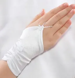 rekawiczki-komunijne-na-jeden-palec-krotkie-rekawiczki-komunijne-z-perelka