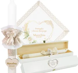 swieca-i-szatka-chrzest-ke-i-pudelko-drewniane-na-swiece-z-grawerem-biale