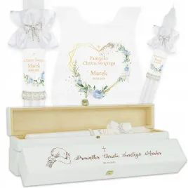 swieca-i-szatka-do-chrztu-boho-pudelko-drewniane-biale-na-swiece-grawer