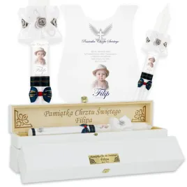 swieca-i-szatka-chrzest-z-zdjeciem-pudelko-drewniane-biale-z-grawerem