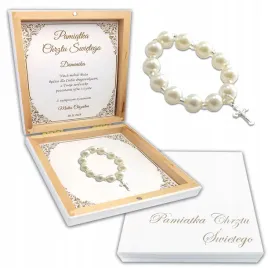 prezent-na-chrzest-dla-dziewczynki-bransoletka-pudelko-drewniane-biale-imie