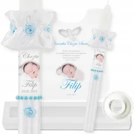 swieca-i-szatka-na-chrzest-zdjecie-do-chrztu-z-zdjeciem-dziecka-pudelko