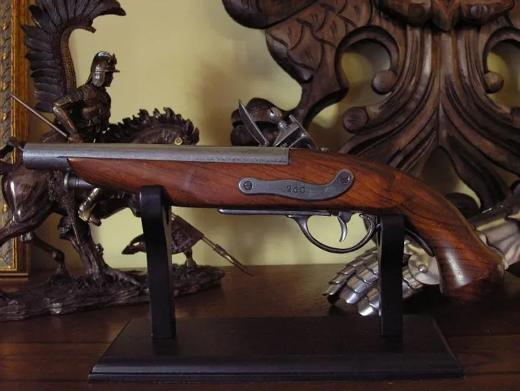 francuski-piracki-pistolet-1012-waga-z-opakowaniem-1-kg