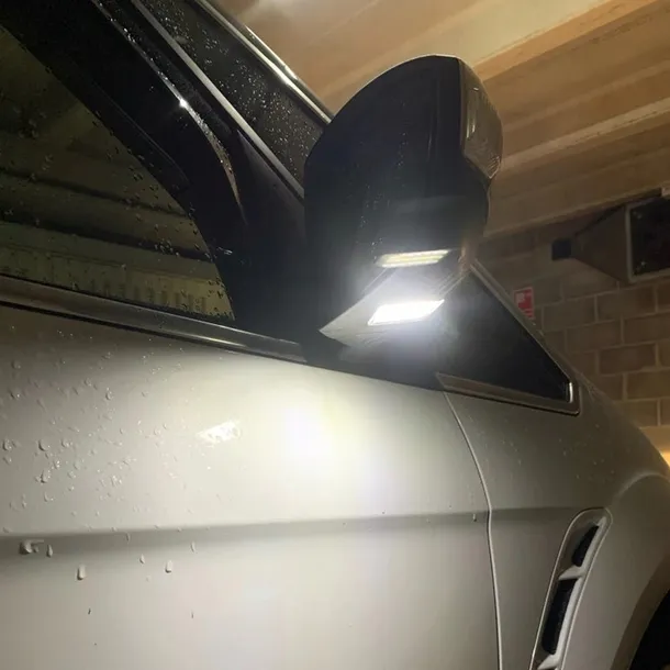 ford-kuga-lampki-led-lusterek-zrodlo-swiatla-led