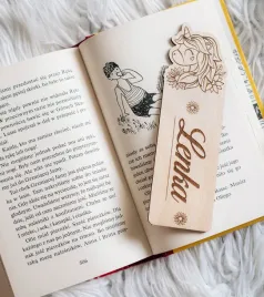 drewniana-zakladka-do-ksiazki-z-grawerem-jednorozec