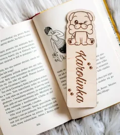 drewniana-zakladka-do-ksiazki-z-grawerem-piesek