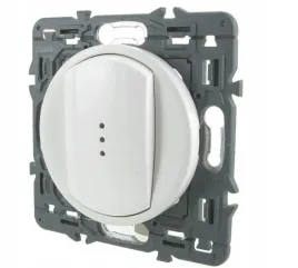 legrand-celiane-lacznik-pojedynczy-podswietlany-bialy-61-067032bp