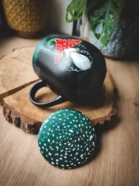 kubek-recznie-malowany-zaba-i-muchomory