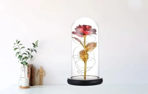 wieczna-roza-w-szkle-swiecaca-led-prezent-pudelko-grawer-walentynki