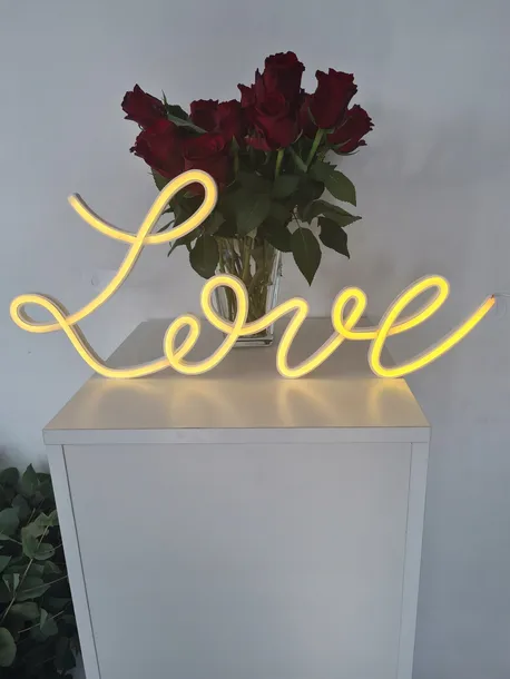 neon-led-love-bialy-61x274cm-liczba-sztuk-1-szt