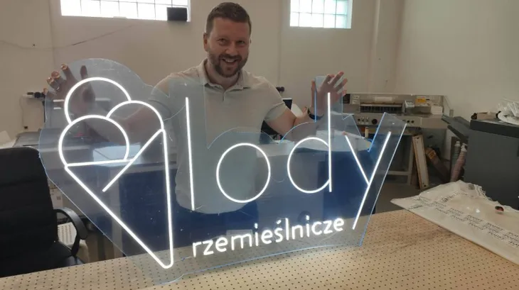 neon-led-dekoracja-scienna-lego-40x50-plexi-stan-nowy