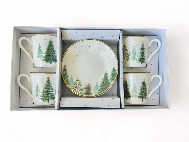 swiateczne-choinki-filizanki-porcelanowe-espresso-ze-spodkami-w-ozdobnym-pu
