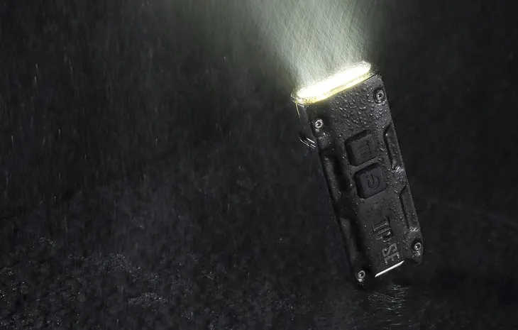 latarka-miniaturowa-nitecore-700-lm-led-dlugosc-6-cm