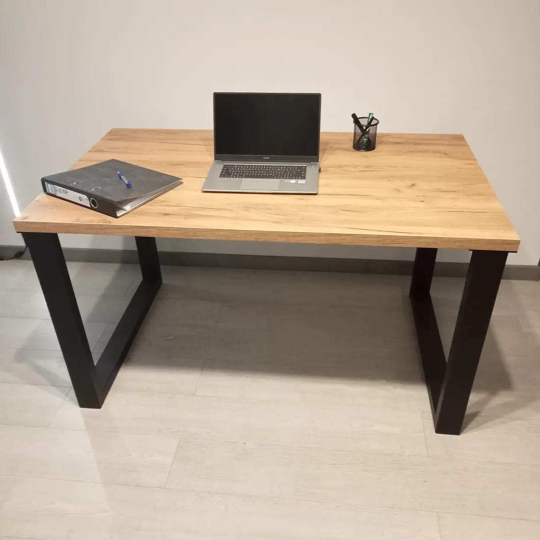 biurko-loftowe-w-stylu-industrialnym-stan-nowy