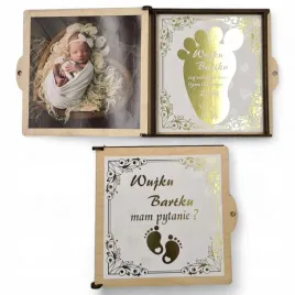foto-pudelko-jako-zapytanie-dla-chrzestnych-stopki-zlote-pch7