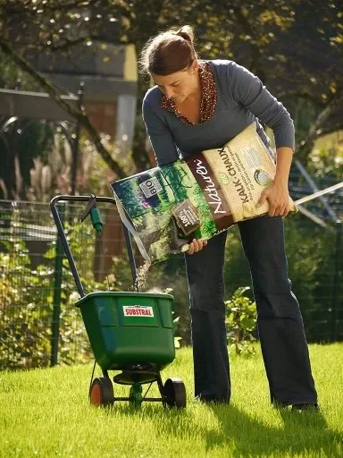 substral-siewnik-do-nawozow-easygreen