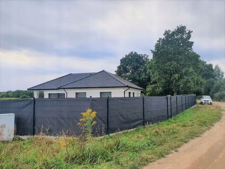 siatka-cieniujaca-15x25m-maskujaca-90percent-oslona-mata-na-ogrodzenie-plot-uv-stan-nowy