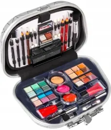kuferek-z-kosmetykami-do-makijazu-kufer-makeup