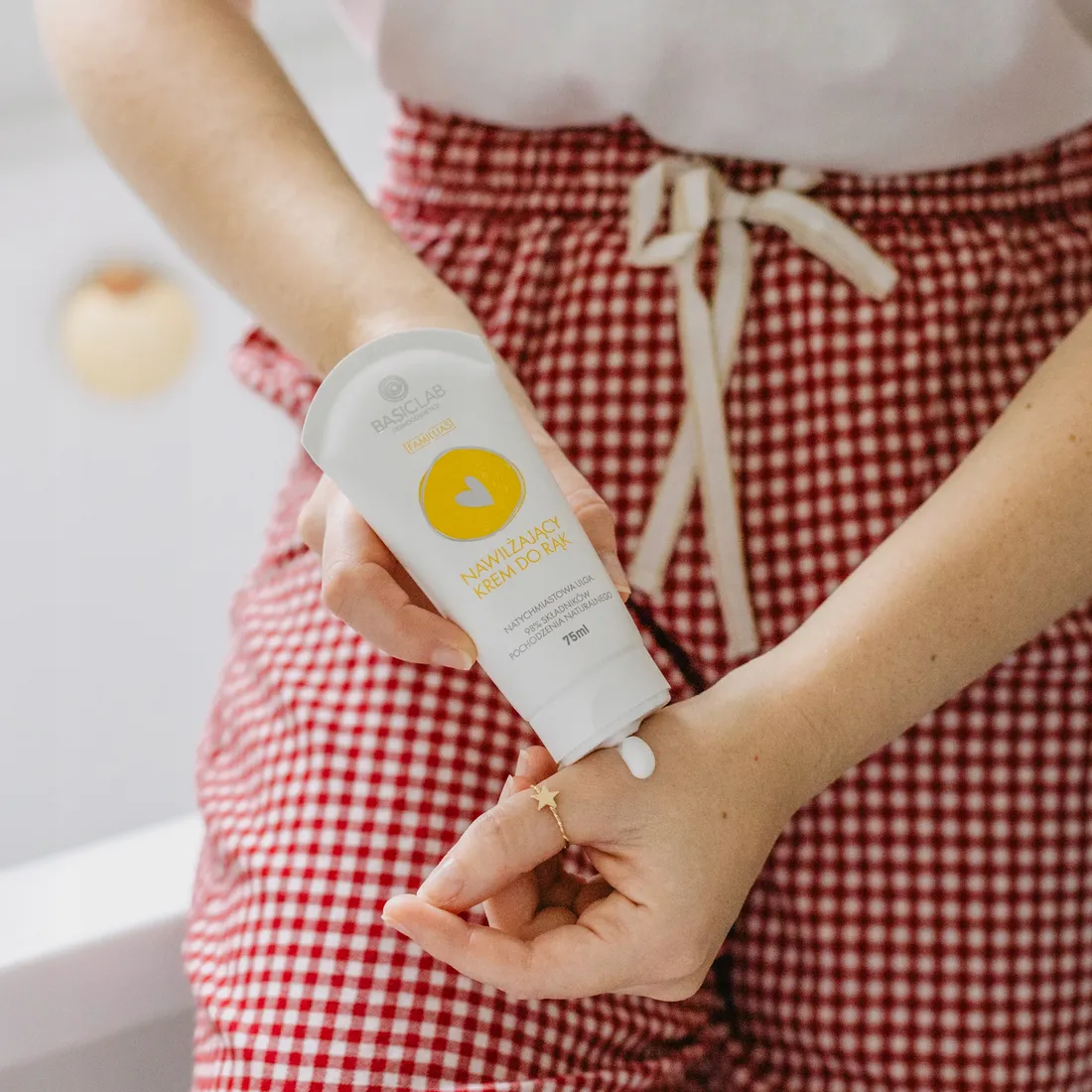 basiclab-nawilzajaco-regenerujacy-krem-do-rak-do-szorstkiej-skory-75-ml